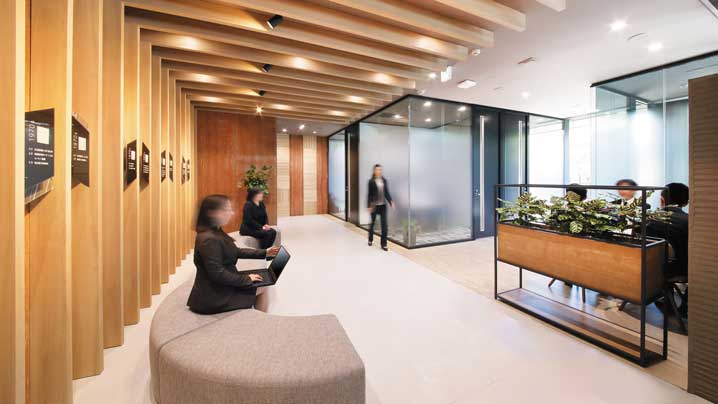 青木信用金庫 本部ビル エントランスホール