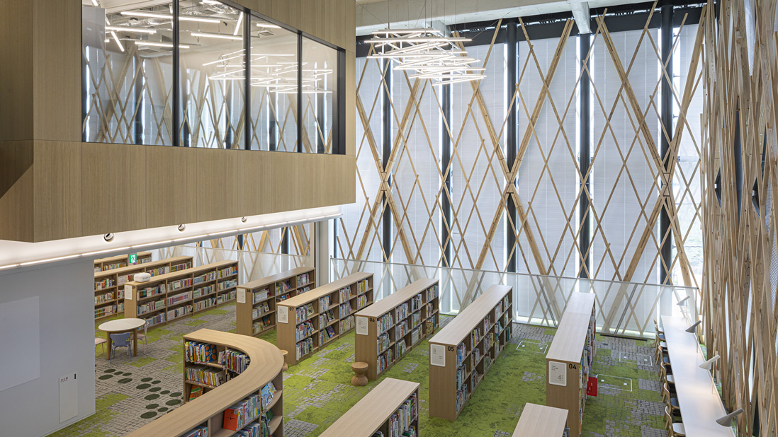 児童閲覧エリアを眺める