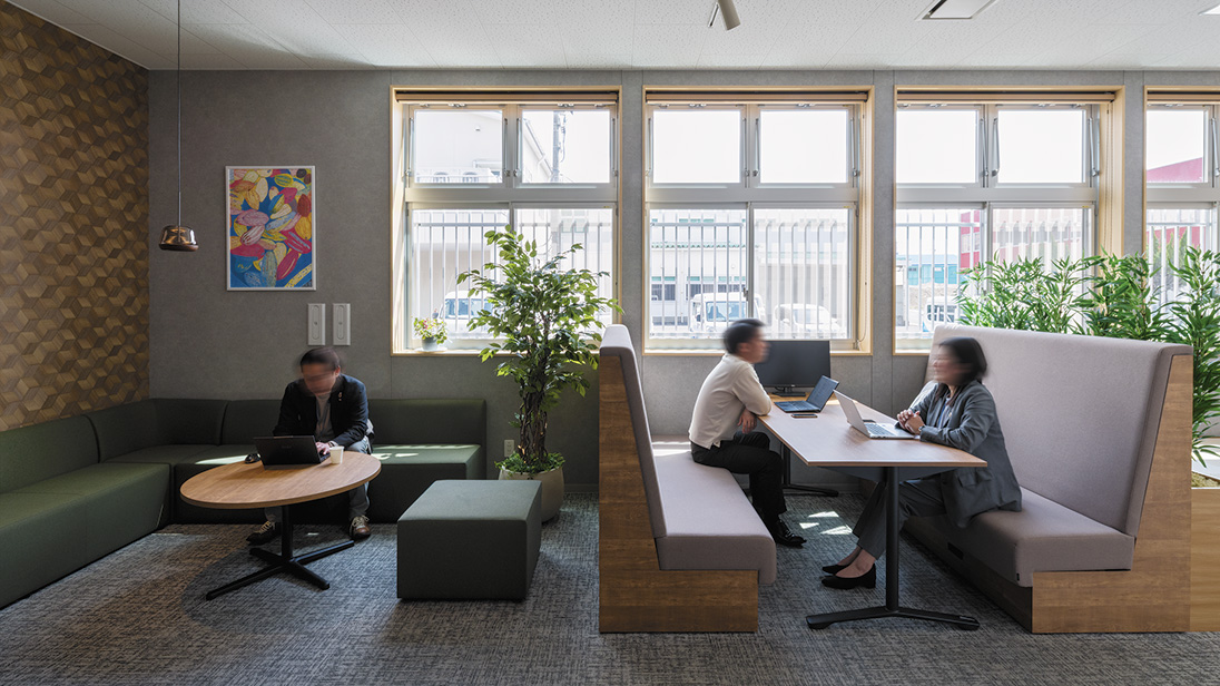 カフェラウンジ