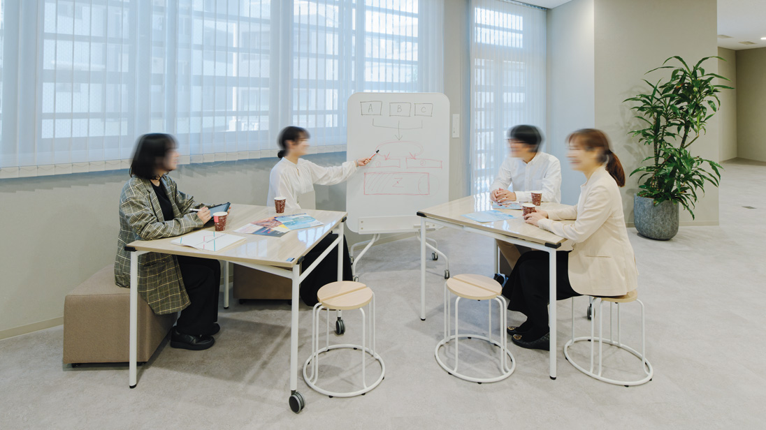 ミーティングエリア(2F)