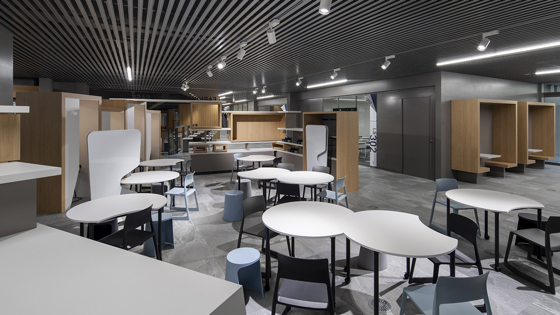 プレゼンテーションラウンジ