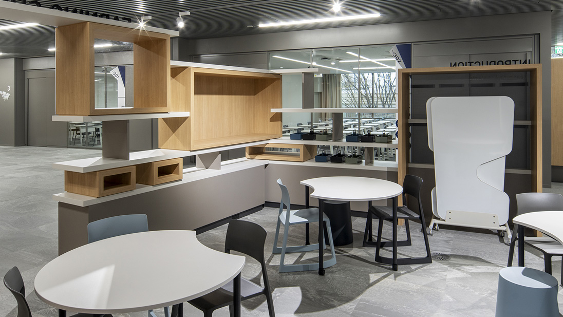 プレゼンテーションラウンジ