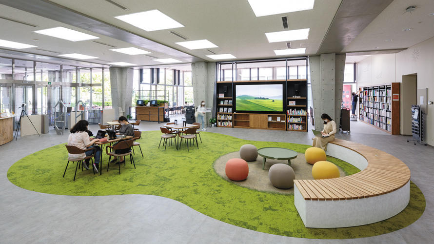 1階 キャンパスライフの情報発信基地「N-Base」