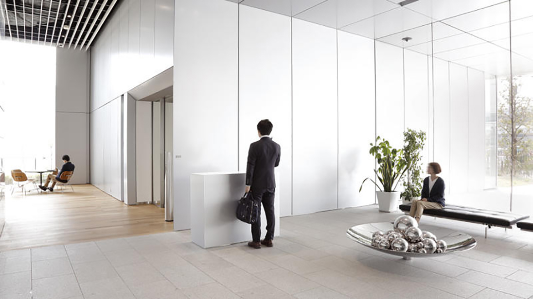 1階エントランス~ラウンジ空間