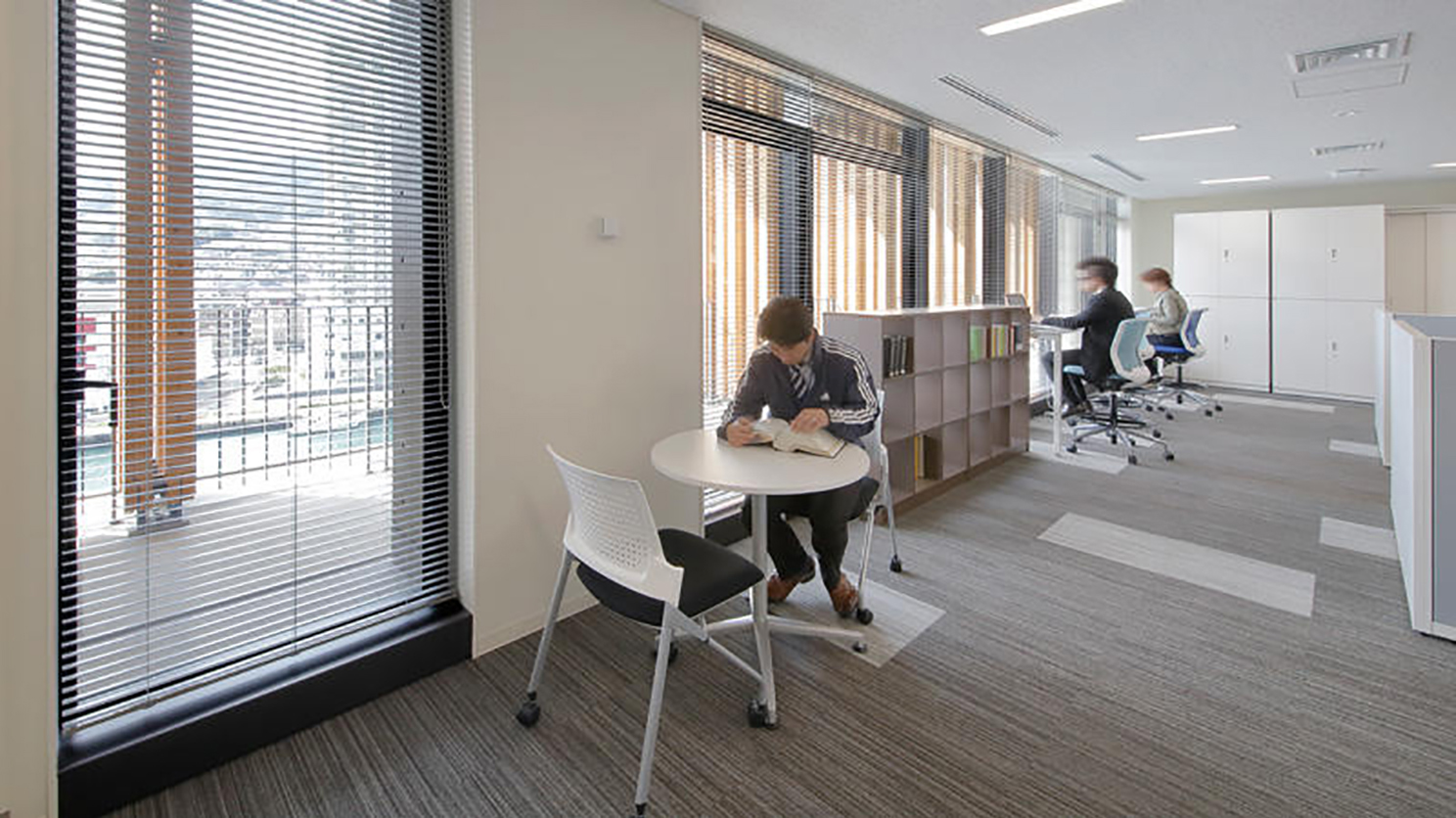 図書閲覧(情報検索)型ワークエリア