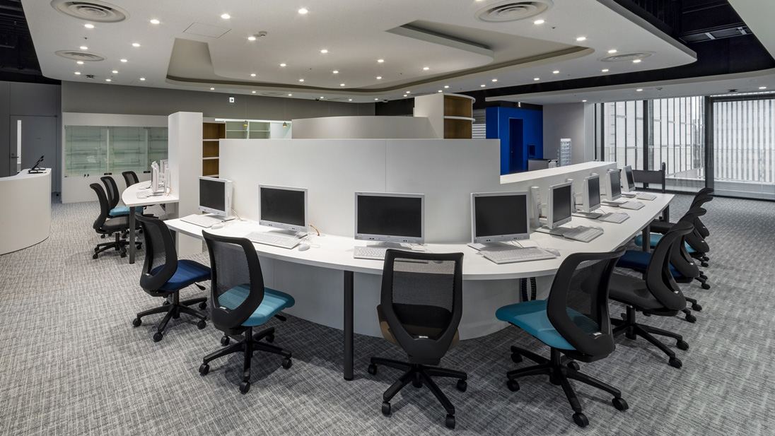 情報検索コーナー・展示コーナー