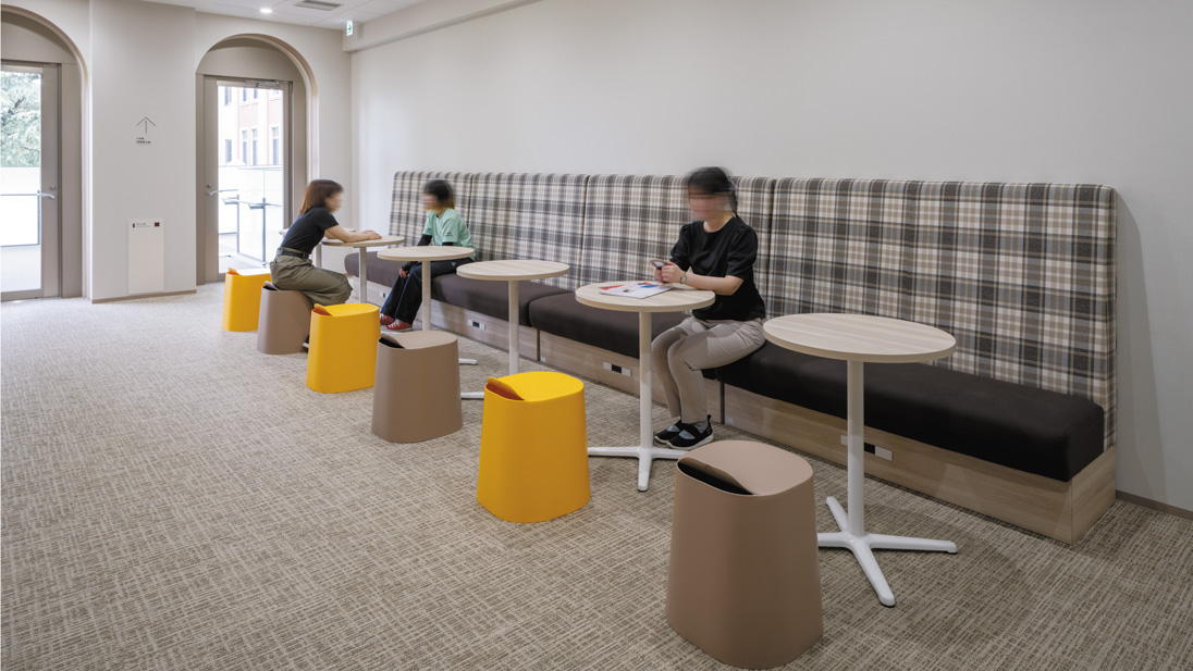 ホール・ラウンジ