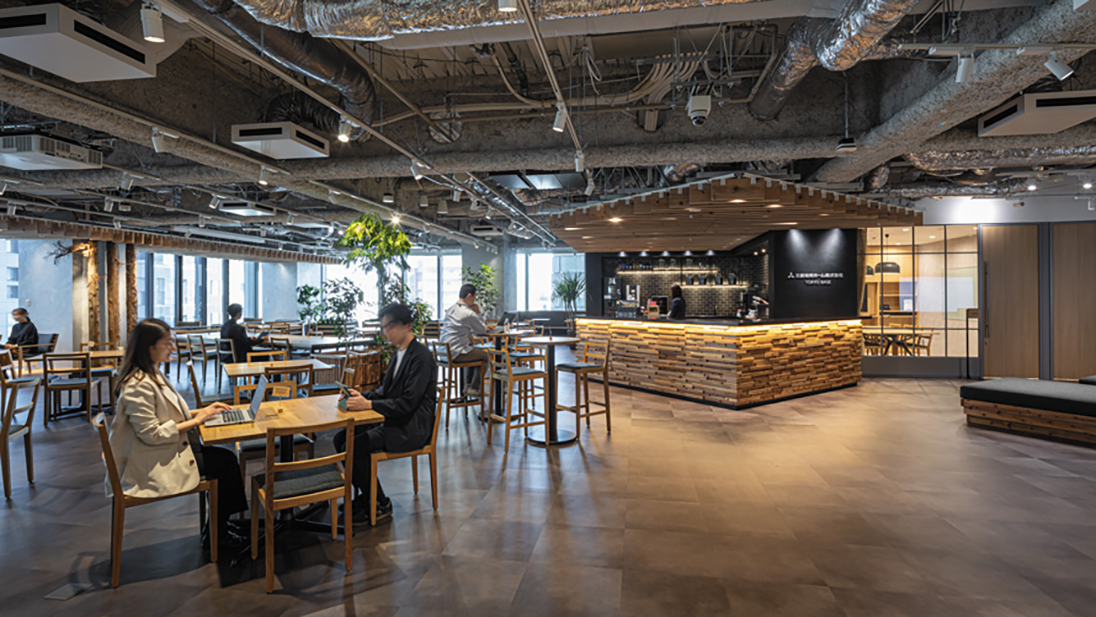 エントランス/カフェ&共創空間