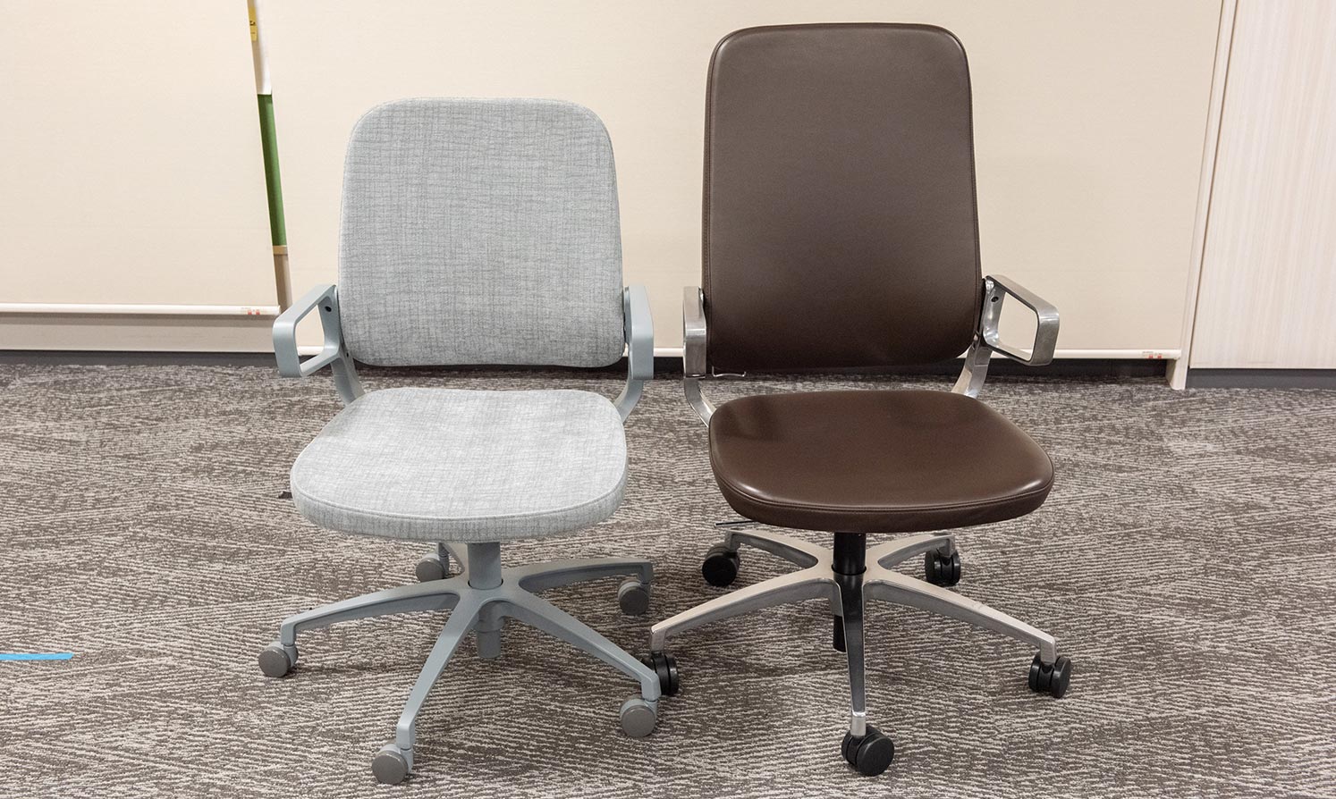 Leviワントーンタイプ（左）と既存品（右）