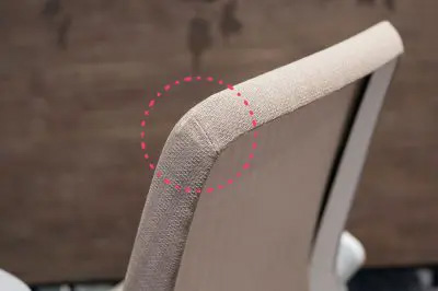 T字に縫い目が入っていて(※写真の点線部分)、外観を良くするためにひと手間かけています T字に縫い目が入っていて(※写真の点線部分)、外観を良くするためにひと手間かけています