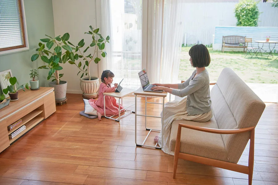 今日はリビングで