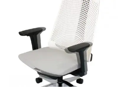 座面を前後にスライドさせて奥行を調節