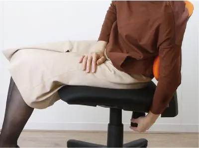 背もたれの反発力の強さを調整することができます