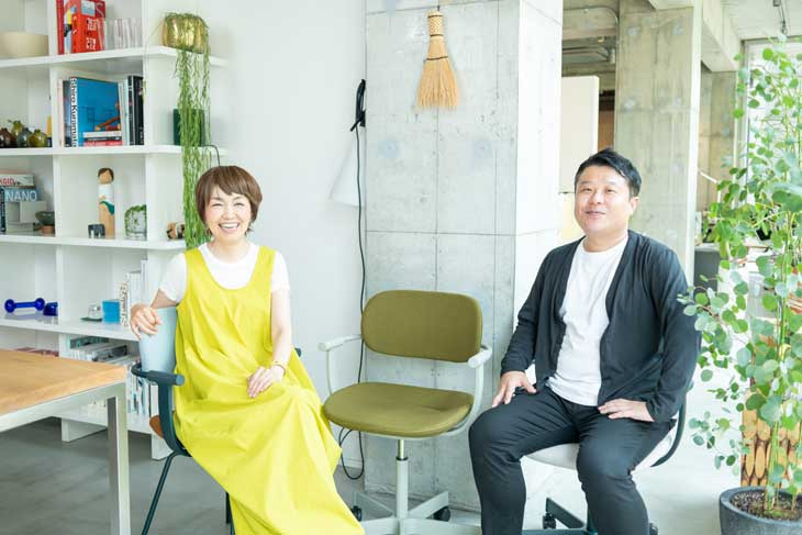 プロダクトデザイナー・柴田文江さんとイトーキ商品企画担当・田中啓介