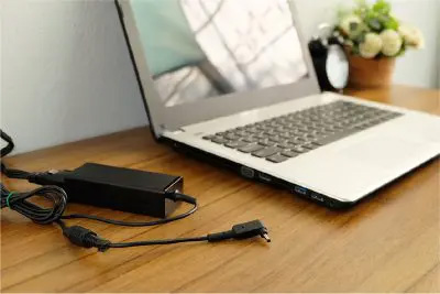 コンセントやLANなど周辺機器を考慮する コンセントやLANなど周辺機器を考慮する