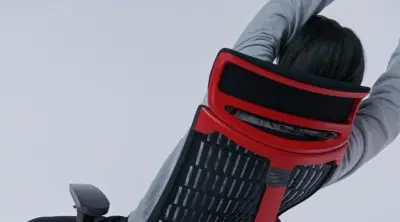 上半身の動きに合わせて動くバックレスト 上半身の動きに合わせて動くバックレスト