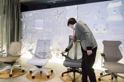 まずは気になった「アクトチェア」に座ってみました! まずは気になった「アクトチェア」に座ってみました!