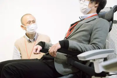 ロッキングで、リクライニングの強度を変えられます ロッキングで、リクライニングの強度を変えられます