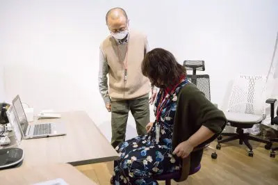 ダイヤルを回すと座面の高さが変わる ダイヤルを回すと座面の高さが変わる