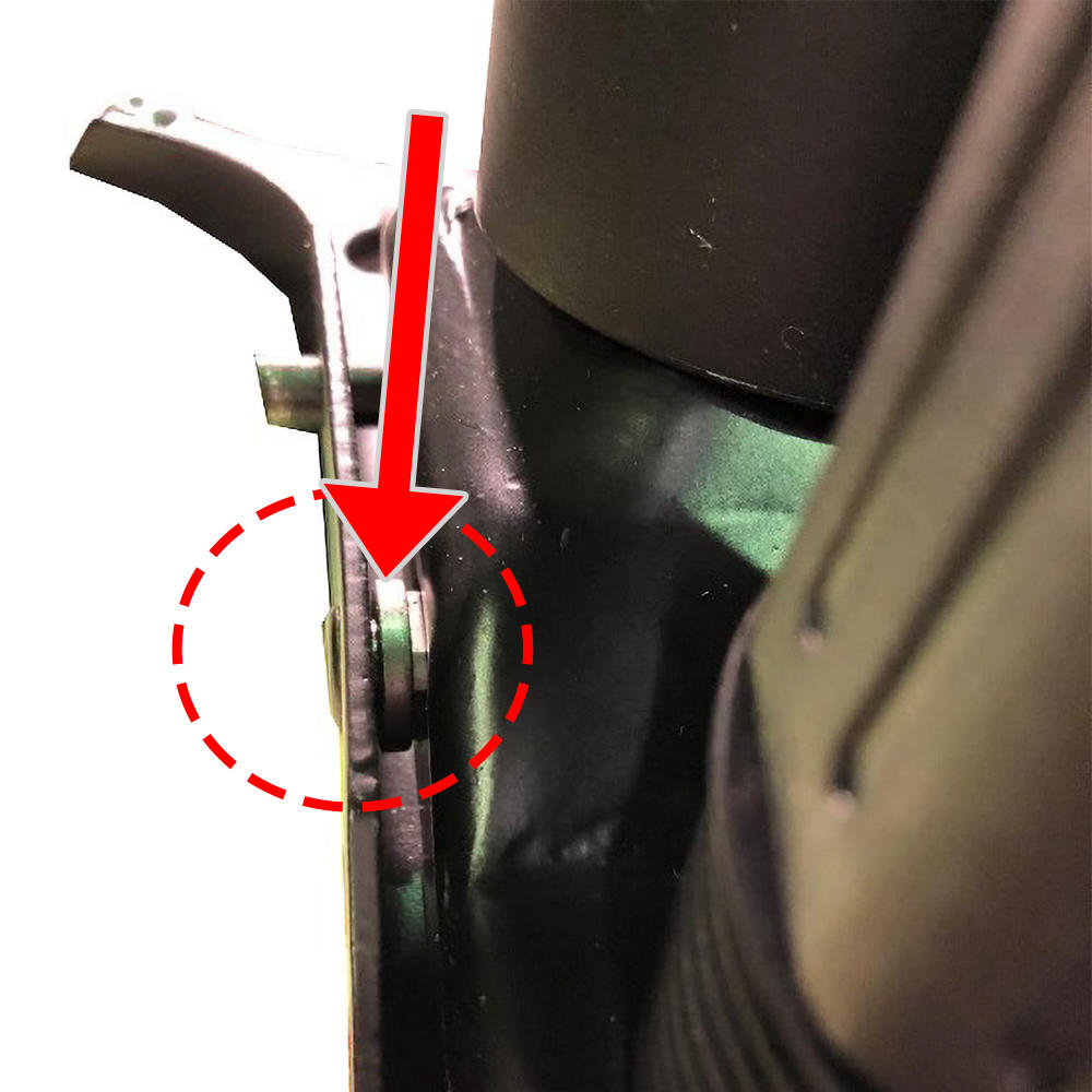 締め付け× 締め付け×