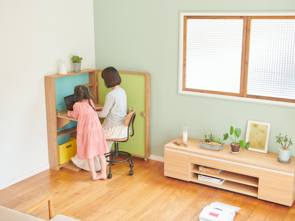 リビングの片隅がテレワークスペース リビングの片隅がテレワークスペース