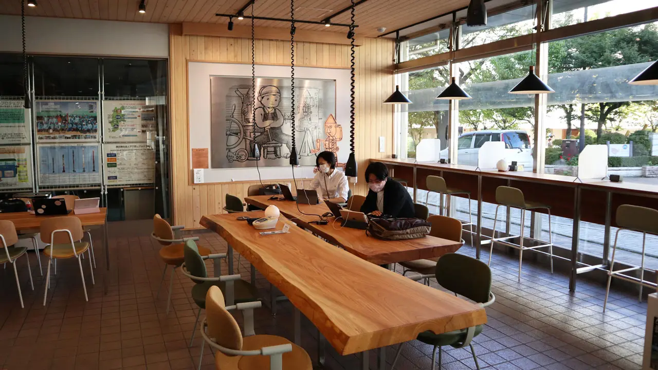 コワーキングスペース(1階) コワーキングスペース(1階)