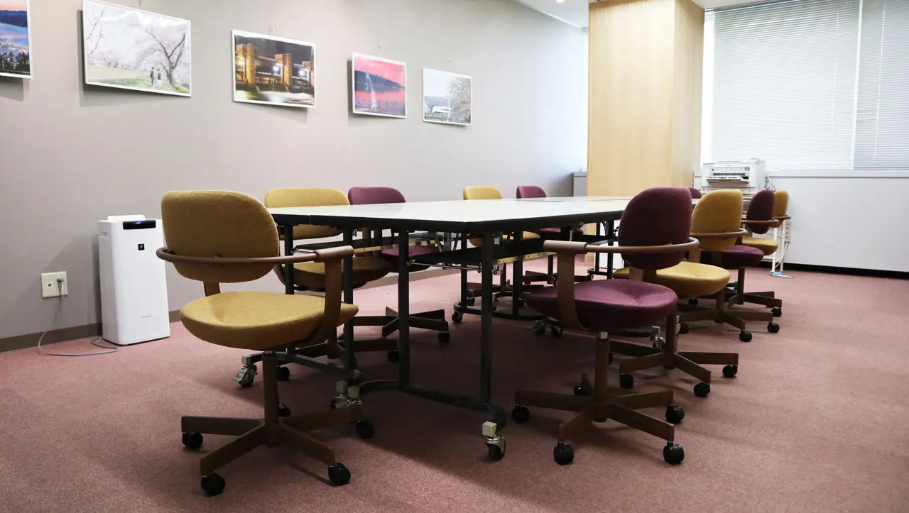 クローズドの会議スペース(2階) クローズドの会議スペース(2階)