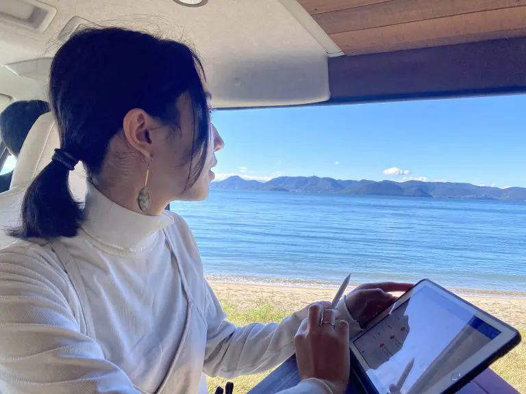 車の中から見える景色。秋風も気持ちがいいのでドアも全開! 車の中から見える景色。秋風も気持ちがいいのでドアも全開!