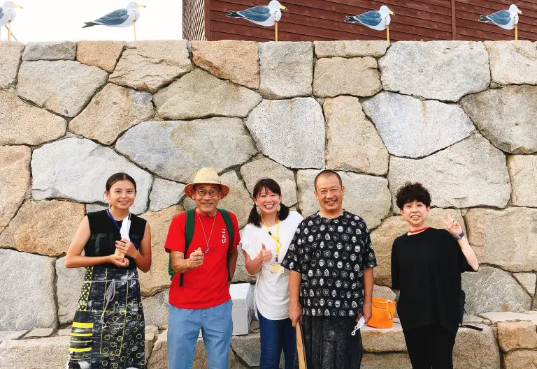 女木島名店街スタッフで集合写真 女木島名店街スタッフで集合写真