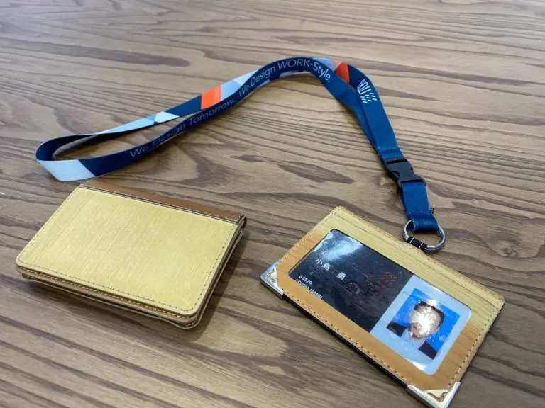 木製のカードホルダー・名刺入れ 木製のカードホルダー・名刺入れ