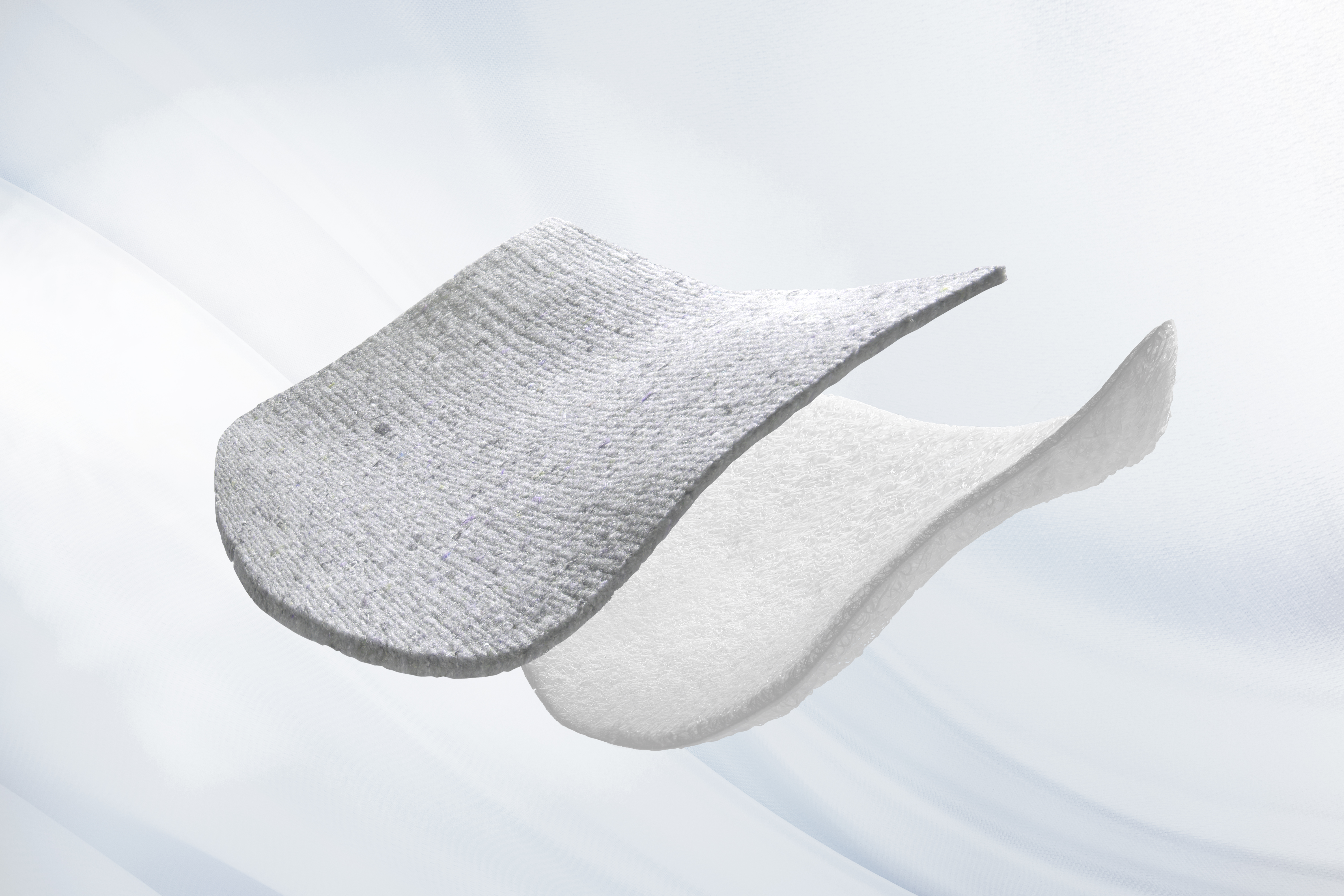 上層(触感層):Fibre Cushion VL(帝人フロンティア株式会社)、下層(クッション層):ブレスエアー®(東洋紡エムシー株式会社) 上層(触感層):Fibre Cushion VL(帝人フロンティア株式会社)、下層(クッション層):ブレスエアー®(東洋紡エムシー株式会社)